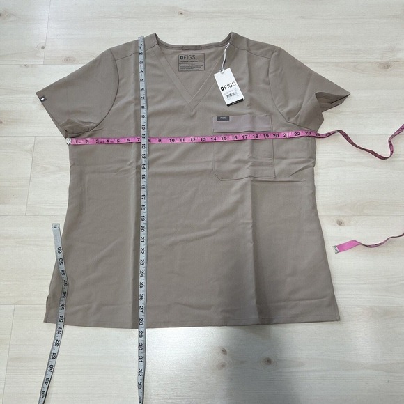 NEW Figs Technical Collection Top Women XXL 2X Classic Cargo Top Beige Boulder - Picture 7 of 12